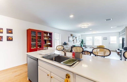 Willis Haus | Stylish & spacious getaway with large fenced yard & W/D - near lakes & golf