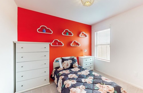 Willis Haus | Stylish & spacious getaway with large fenced yard & W/D - near lakes & golf
