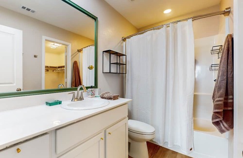 Willis Haus | Stylish & spacious getaway with large fenced yard & W/D - near lakes & golf