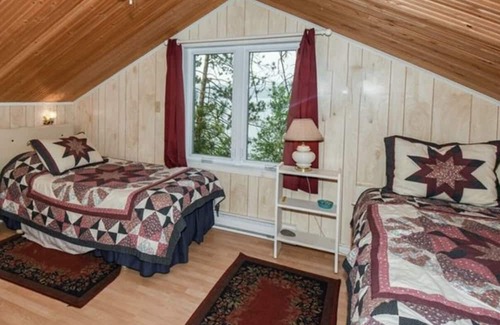 Lake St. Peter Hütte | Waterfront Cottage with two cabins