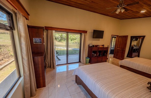 Sierra Haus | Modern and Spacious near Monteverde Reserves, Zip Lines, Waterfalls & Wildlife!