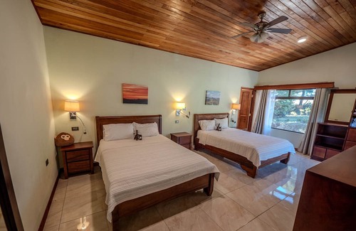 Sierra Haus | Modern and Spacious near Monteverde Reserves, Zip Lines, Waterfalls & Wildlife!