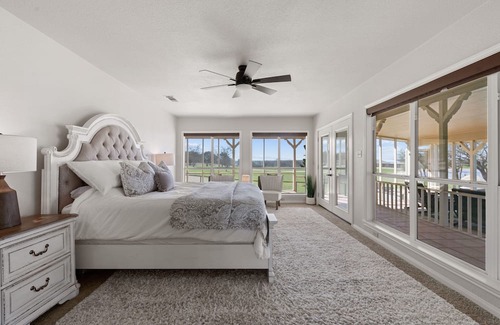 Leon Junction Sonstige | Lakeside Farmhouse with Pool on 142 Acres near Temple, Texas