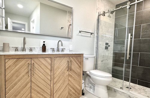 Walsingham Haus | LUXE 4BR Private Home Pool BBQ Boat Parking 3mi From Indian Rocks Beach