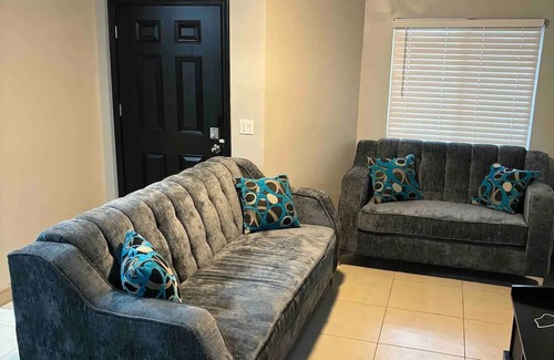 Bella Vista Haus | Experience Coastal Bliss: Stunning Beach Views, Rooftop Fun, Prime Tourist Hub!!