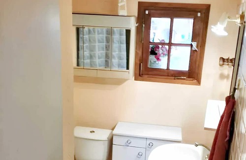 Mesnay Wohnung | Homerez - Beautiful apartement for 5 ppl. with balcony at Mesnay