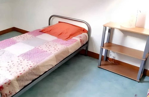 Mesnay Wohnung | Homerez - Beautiful apartement for 5 ppl. with balcony at Mesnay