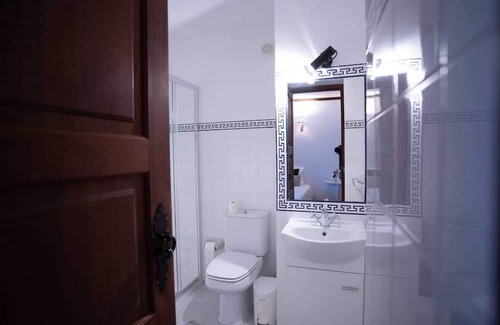 Sortelha Haus | Homerez - Spacious house in Sortelha with pool and terrace.