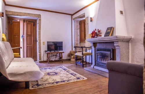 Sortelha Haus | Homerez - Spacious house in Sortelha with pool and terrace.
