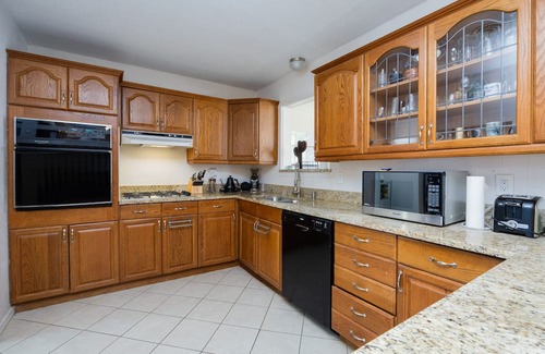 Farmers Branch Haus | Sunny, Spacious, Perfectly Located Home in Lovely Farmers Branch