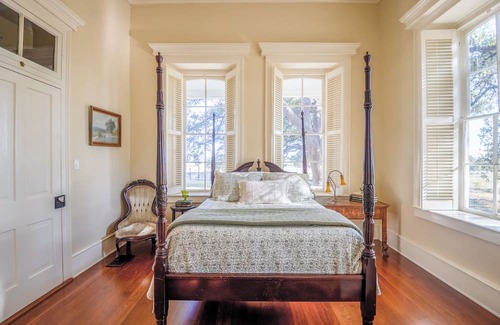 Lampasas Sonstige | Charming farmhouse with 4 bedrooms and breathtaking views on a quiet ranch.