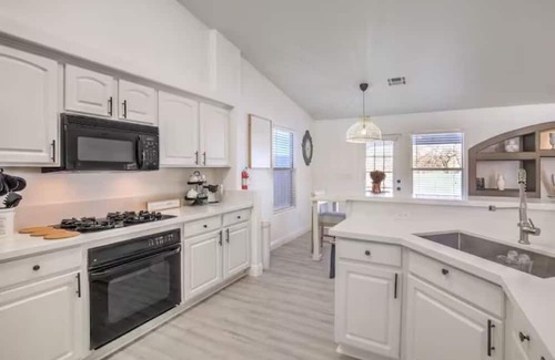 Mission Hills Haus | Desert Oasis - Pool, Spa, Minutes to LV Strip!