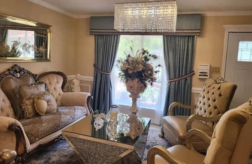 Garden City Haus | 93) Entire 4 bedroom home with fenced yard!