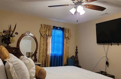 Garden City Haus | 93) Entire 4 bedroom home with fenced yard!