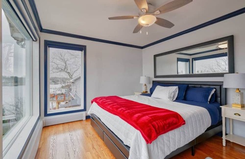 Glen Burnie Haus | 315) Waterfront with Hot Tub!