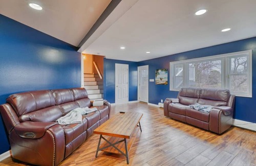 Glen Burnie Haus | 315) Waterfront with Hot Tub!