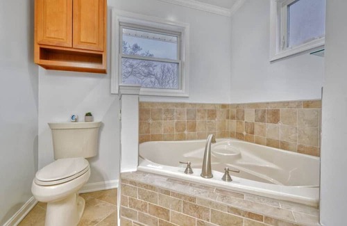 Glen Burnie Haus | 315) Waterfront with Hot Tub!