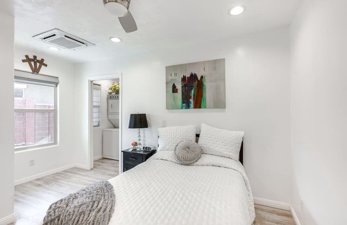 Ivins Hütte | Stylish Ivins Hideaway w/ Patio + Mountain Views!