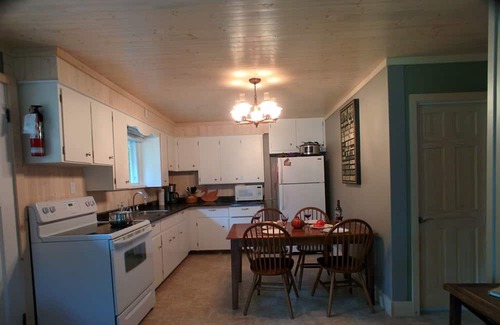 Port Albert Hütte | Lake Street Cottage in Port Albert is ideal for a quiet, relaxing vacation.