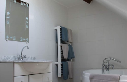 Roullee Haus | Maison de Charme au Coeur D'un Haras Avec Accès à un Petit Étang
