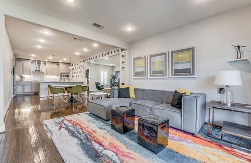 Highland Park Haus | Beautuful home in Dallas with detached studio/office in the center of Dallas