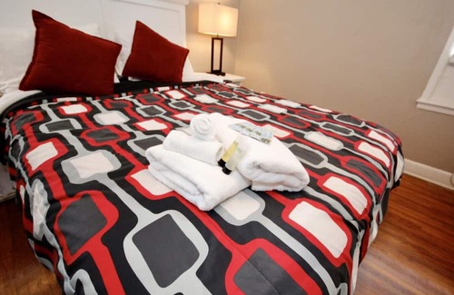 Lenox Haus | Hip Trendy Midtown Walk2 Overton