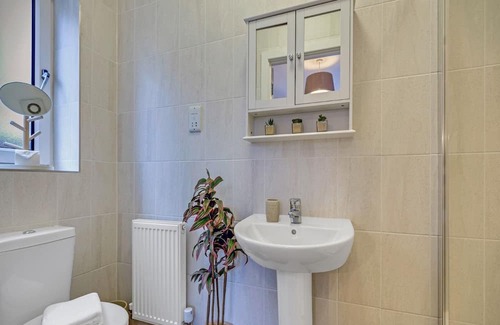Bletchley Haus | Pass the Keys | Lakeview Gem Home