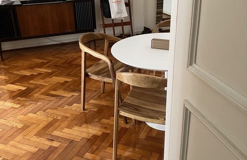 Pineyro Wohnung | Cómodo Apartamento 4 Ambientes, Ubicado Cerca del Centro, Ideal Para Bibliófilos