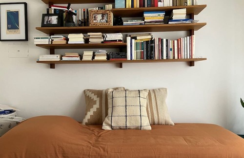 Pineyro Wohnung | Cómodo Apartamento 4 Ambientes, Ubicado Cerca del Centro, Ideal Para Bibliófilos