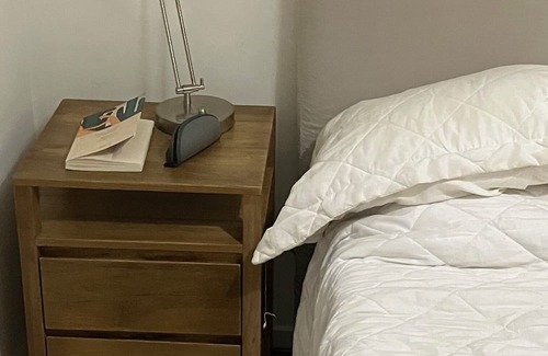 Pineyro Wohnung | Cómodo Apartamento 4 Ambientes, Ubicado Cerca del Centro, Ideal Para Bibliófilos