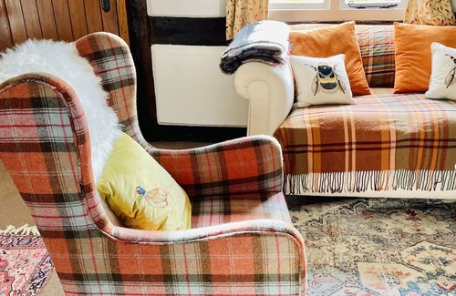 Whitbourne Hütte | Log Burner and Beamed Ceilings-King size Bed