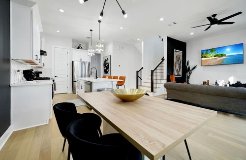 Spring Branch Central Haus | Enjoy easy access to everything from this spacious 3-story townhome.