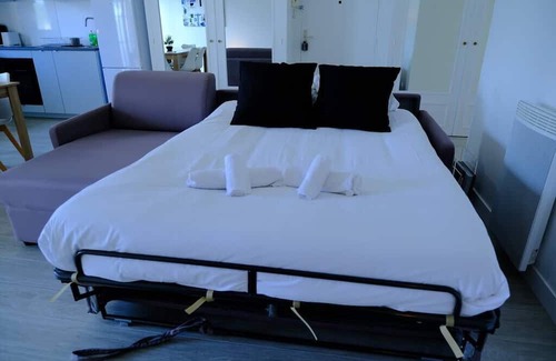 Melun Wohnung | Appartement Spacieux Calypso à Proximité de Toutes Commodités