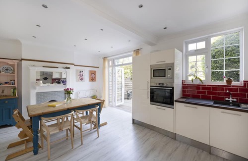 Penge Haus | Charming House easy access to Central London