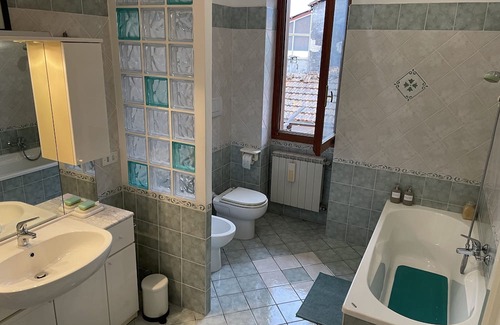 Bisenti Wohnung | Central Bisenti Escape with 55 square metre sunny Terrace and secure parking
