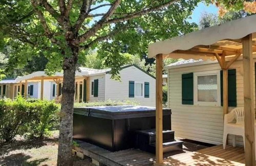 Canet-de-Salars Haus | Camping 4 étoiles - Parc aquatique - eeeaha