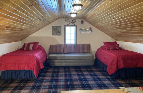Havana Kabine | Family-friendly 2-bedroom cabin on Matanzas Beach, Havana with WiFi, AC