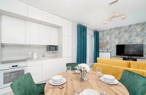 Nowe Miasto Wohnung | Apartment With Desk in Poznan by Renters
