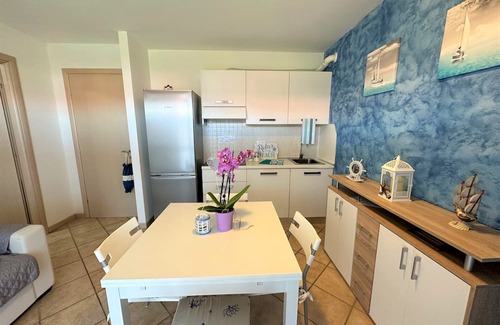 Aprilia Marittima Wohnung | Flat in a colourful residence with pool