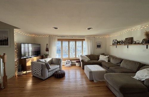 South Gate Haus | 10 Minutes from BWI Airport - Cozy, Aesthetic Home, kid-friendly!