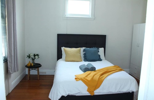 Invermay Hütte | A Little Luxury - Walking Distance to Launceston CBD