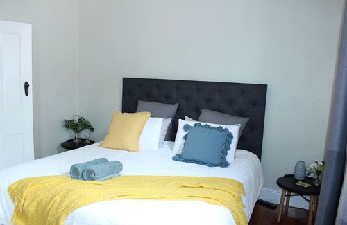 Invermay Hütte | A Little Luxury - Walking Distance to Launceston CBD