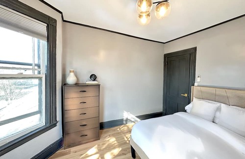 Cedarhurst Haus | HGTV Vacation Home Long Island, New York- 15 min from JFK