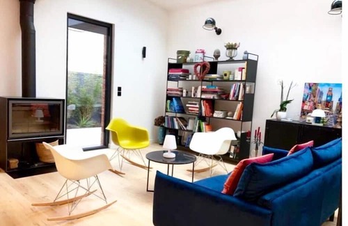 La Garenne-Colombes Haus | Vrbo Property