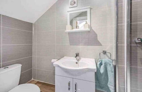 Crawcrook Haus | Homely three bedroom cottage with log burner.