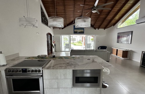 Cerro Plano Haus | Ocean front Luxury private home in Jaco Beach!