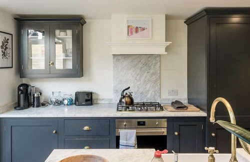 Queen's Park Hütte | Luxury 2BD Cottage stones throw from Notting Hill