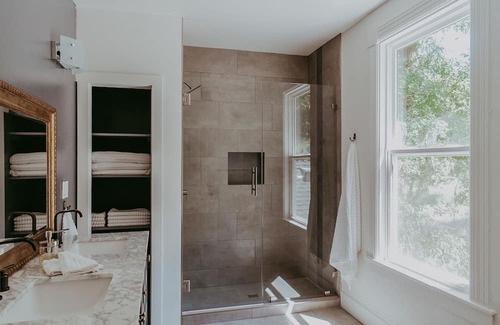 Hopland Haus | Idyllic wine country home with open layout, serene views, & alfresco dining