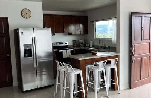San Ramon Wohnung | Family-sized apartment with great view close to town.