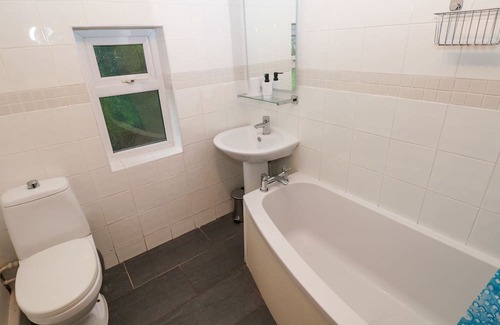 Cilmeri Hütte | ROSE VILLA, pet friendly, with open fire in Builth Wells